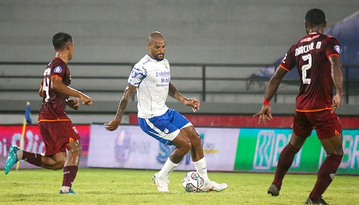 Komunikasi David da Silva dan Marc Klok Jadi Sorotan Robert, Begini Katanya